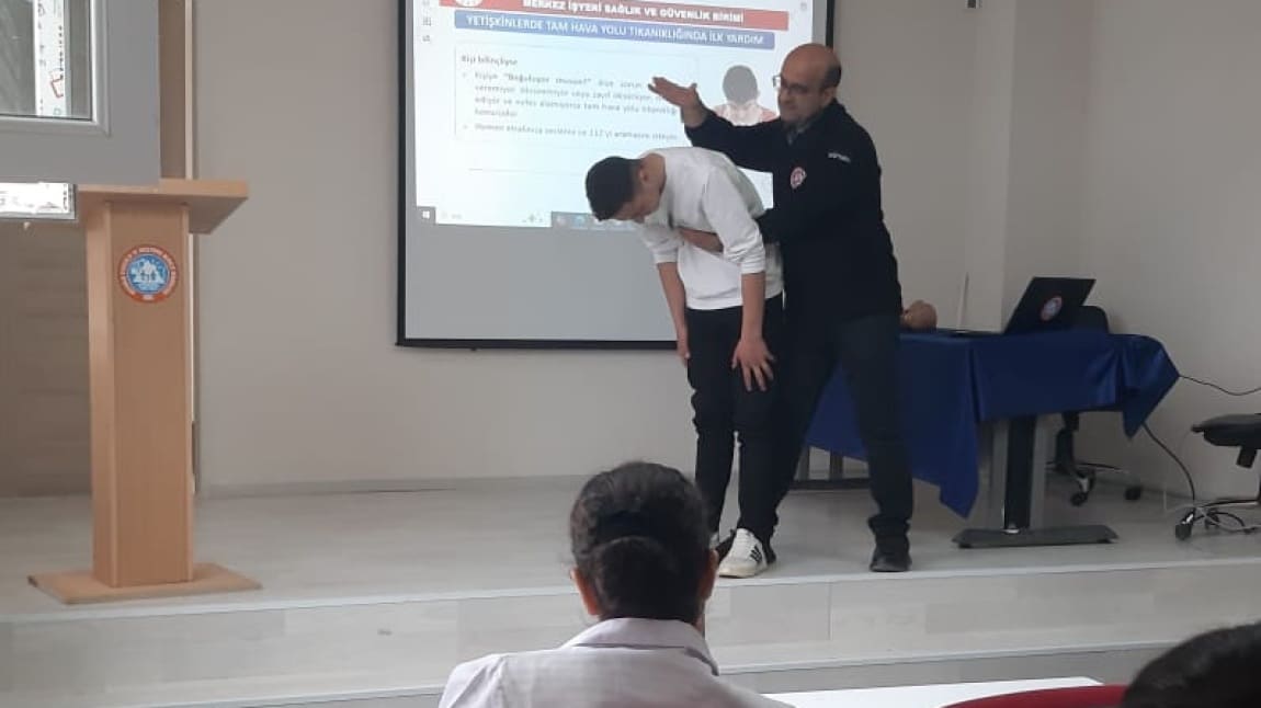 9. ve 10 SINIFLARLA İLK YARDIM SEMİNERİ GERÇEKLEŞTİRİLDİ.
